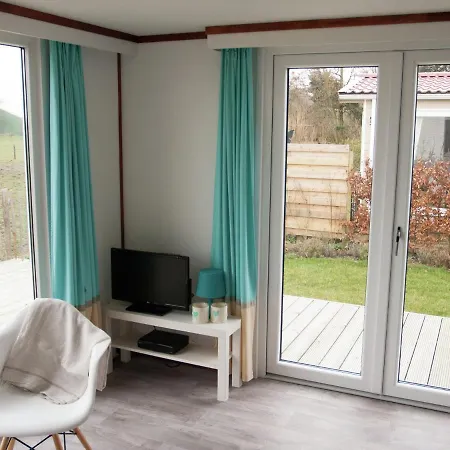Comfy Chalet With Dishwasher, Near The Wadden Sea *