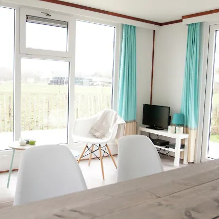 شاليه Comfy Chalet With Dishwasher, Near The Wadden Sea