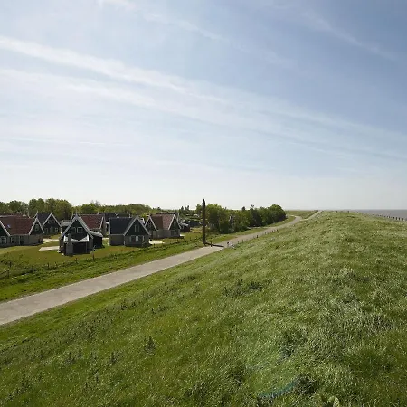 Comfy Chalet With Dishwasher, Near The Wadden Sea شاليه *