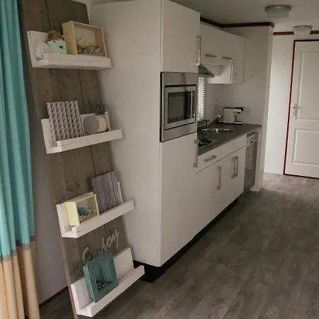 شاليه Comfy Chalet With Dishwasher, Near The Wadden Sea *