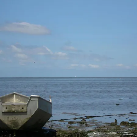 Comfy Chalet With Dishwasher, Near The Wadden Sea شاليه