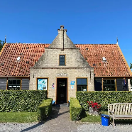 شاليه Comfy Chalet With Dishwasher, Near The Wadden Sea *